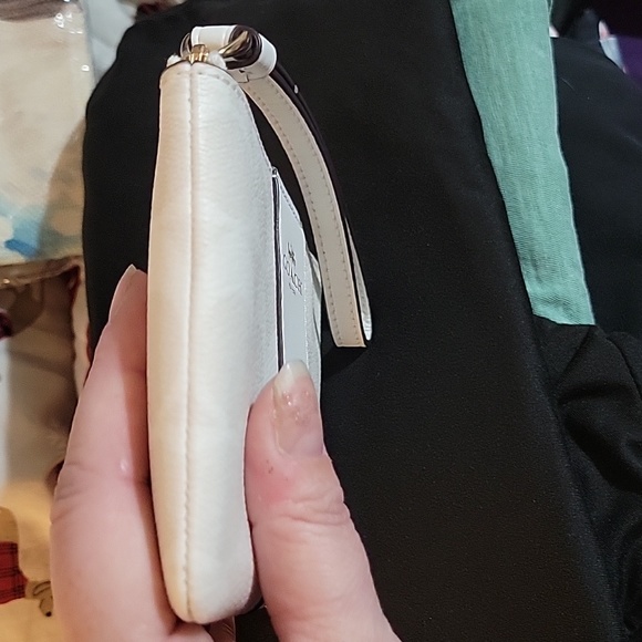 COACH white and gold wristlet - Picture 7 of 11